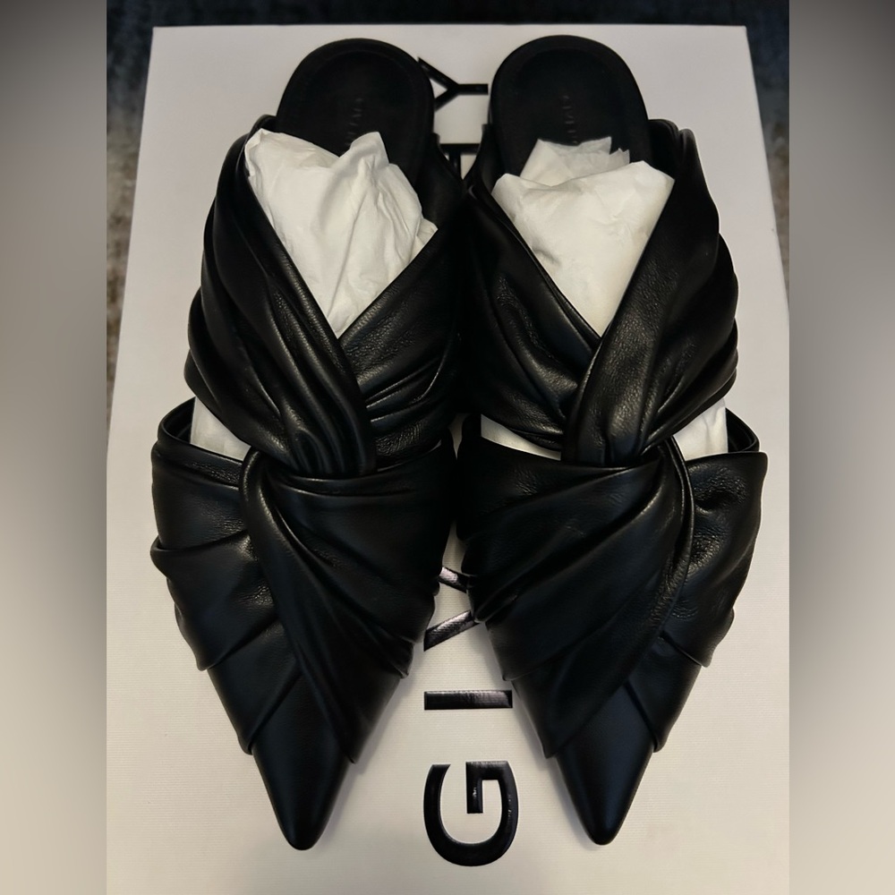 New Givenchy Twist Black Leather flat mules